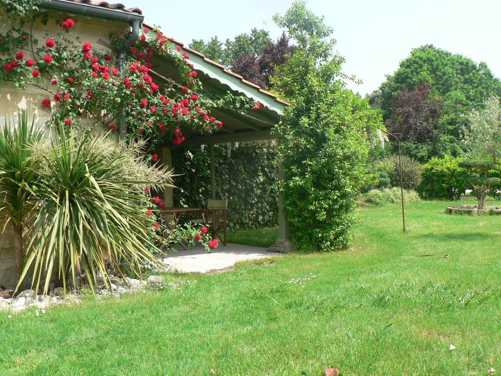 Gites Face Riviere Saint-Emilion Vignonet Buitenkant foto