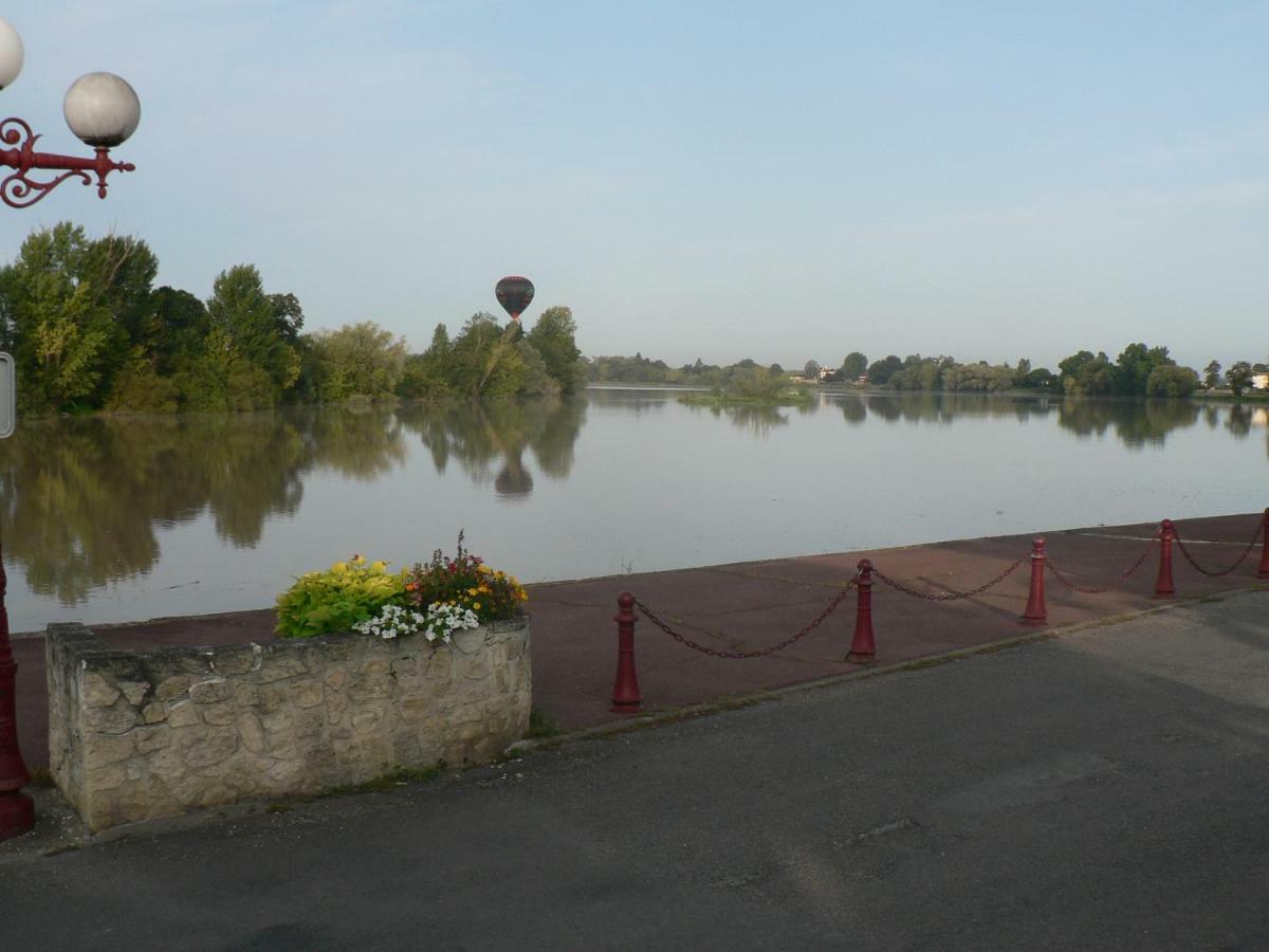 Gites Face Riviere Saint-Emilion Vignonet Buitenkant foto