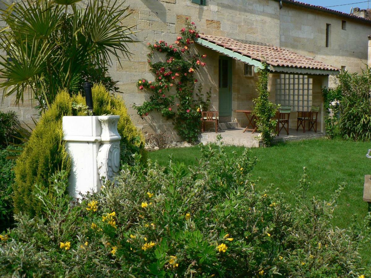Gites Face Riviere Saint-Emilion Vignonet Buitenkant foto